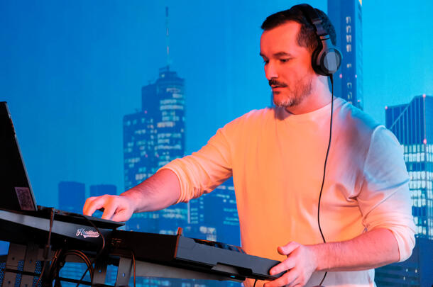 DJ Fab auf einer Firmenfeier in Frankfurt